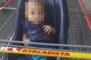 El bebé, de 4 meses, estaba dentro del carrito de las compras.