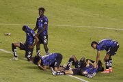 El lamento de los jugadores del Independiente del Valle tras perder la final en la definición por penales.