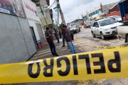 Conductor de una plataforma de aproximadamente 33 años de edad, fue víctima del sicariato mientras estaba dándole mantenimiento al vehículo en el interior de una lubricadora ubicada en Fertisa, al sur de Guayaquil.