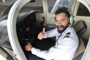Fue marino. Estudió y se embarcó en un viaje de medio año en alta mar, pero renunció a eso por la aviación.