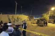 Se acordonó el sitio del crimen y a ocho cuadras se halló el auto de los sicarios.