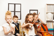 Hallan evidencias de beneficios cognitivos en niños por tocar un instrumento