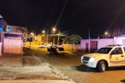 En medio de una vía , en populoso barrio de Manta, fue hallado el taxi y en el interior estaba el cuerpo sin vida.