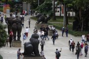 La ciudad de Medellín celebra con flores, arte el aniversario del artista ícono.