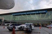 Periódicamente la pista del aeropuerto de Guayaquil recibe mantenimiento con el fin de evitar
