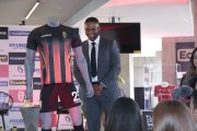 Antonio Valencia fue el encargado de presentar la ‘piel’ de su nuevo equipo que buscará el ascenso a la segunda categoría de Pichincha.