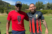 Antonio Valencia recibió a Chito Vera en un entrenamiento de su equipo el Club Deportivo Tumbaco.