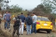 Comuneros alertaron de lo sucedido. El cadáver fue hallado junto al vehículo.
