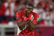 El lateral derecho Luis Advíncula quedó muy afectado tras la eliminación de Perú. Hasta afirmó que dejaría a la blanquirroja.