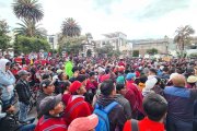 Los manifestantes indígenas llegaron hasta AMBATO a pie y en grupos motorizados que recorrían las calles hasta en Contravía.