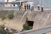 Posible cadáver ensacado dejado en el canal que divide el Bloque 10 de Bastión Popular con Mucho Lote 1.