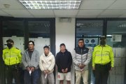 Los agresores y víctimas fueron llevados en el mismo patrullero ante la autoridad, luego de la bronca.