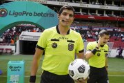 El árbitro Diego Lara dirigió el juego entre Deportivo Quito y Espoli. Al final del partido fue agredido por hinchas del cuadro chulla.