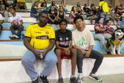 Wellington Quinteros y sus hijos Paul e Isaac disfrutaron del juego de Barcelona.