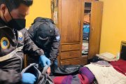 El sospechoso fue detenido mientras dormía en su domicilio, ubicado en San Antonio de Pichincha, en el norte de la capital.