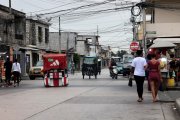 En diferentes sectores de Guayaquil, las tricimotos ilegales continúan circulando, pese a los operativos de control.