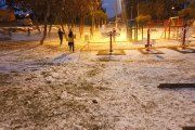 Fue un torrencial aguacero con granizado que cubrió parques y solares convirtieron en zonas mágicas nunca antes vista en la ciudad.