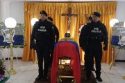 Féretro de la agente Policial Verónica Songor llegó a Loja y fue recibida con honores por sus compañeros