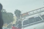Un video aficionado dio cuenta del atraco a un conductor en la avenida Enrique Ponce Luque.