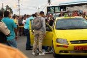Un taxista se salvó de morir en el ataque que le hicieron a dos pasajeros.