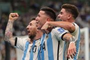 Messi abrió el marcador para Argentina con un gol de media distancia.