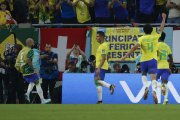 Brasil se mete a octavos de final con una volea de Casemiro
