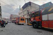 Miembros del Cuerpo de Bomberos llegaron para atender la emergencia.