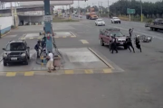 Todo un alboroto se produjo en la estación de servicio.