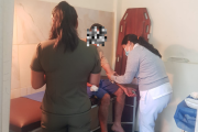 El uniformado se encuentra estable y se recupera de las heridas.