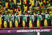 Varios hinchas de Senegal se pintaron el cuerpo de blanco para protegerse del maleficio que le hicieron a la Tri.