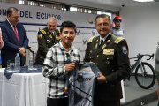 Alexander Cepeda (i) será uno de los participantes en la competencia organizada por la Policía Nacional.