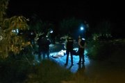 El cuerpo fue abandonado entre unos matorrales.