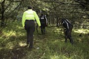 La policía aumentó el personal que patrulla en la zona donde hallaron el cadáver.