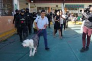 Jorge Yunda fue a votar con su perro.