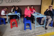 La votaciones en Cuenca se dan entre la comida típica dominical y los emplasticadores