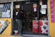 Lidia Quishpe ha reforzado la seguridad en su local luego de que unos sujetos armados intentaran asaltar a sus clientes.