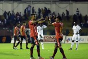 El argentino Bruno Duarte (2) lideró la defensa de Deportivo Cuenca en el triunfo ante Liga de Quito.