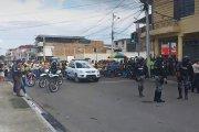 La víctima caminaba por el centro de la capital manabita y fue disparada. La zona comercial portovejense se llenó de nervios y temor.