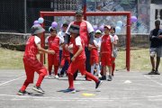 Los menores demostraron las habilidades que ahora tienen para practicar rugby.