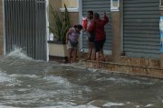 Se recomienda a los conductores usar vías alternas ante las inundaciones de calles principales.