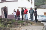 Comuneros ya no pueden entrar a la zona cero de Alausí para buscar sus parientes por los riesgos.