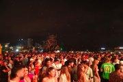 Una verdadera locura se vive en Manta durante el gran megaconcierto en pleno feriado de Semana Santa. Miles de turistas disfrutan al máximo.