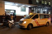 El agente herido fue ingresado a una casa de salud.