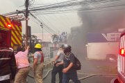 El incendio se registró pasada las 17:30 en la Carlos Julio Arosemena.