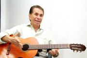 Alfonso Espinosa de los Monteros tiene dos pasiones: el periodismo y la música