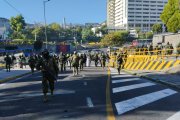 Militares se agolpan en los exteriores de la Asamblea Nacional en respaldo a la decisión del Presidente de la República
