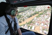 El presidente Guillermo Lasso realizó un recorrido aéreo para evaluar las afectaciones en cuatro cantones de Esmeraldas.