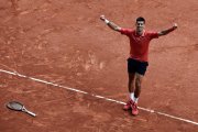 Novak Djokovic celebra su triunfo en Roland Garros 2023.