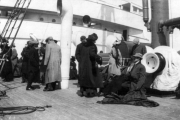 El Titanic fue un transatlántico que naufragó en el océano Atlántico en 1912, mientras realizaba su viaje inaugural, tras chocar con un iceberg.