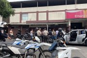 La Policía desplegó un operativo y resguardó el hospital donde llevaron a las dos primeras víctimas